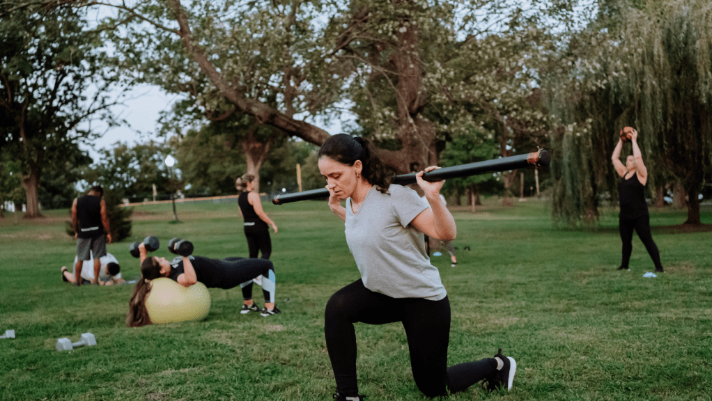Rutina-funcional-basica-para-hacer-en-casa-o-al-aire-libre